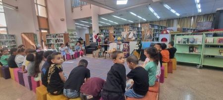 المكتبة العامة في رهط تستقطب أطفال البساتين